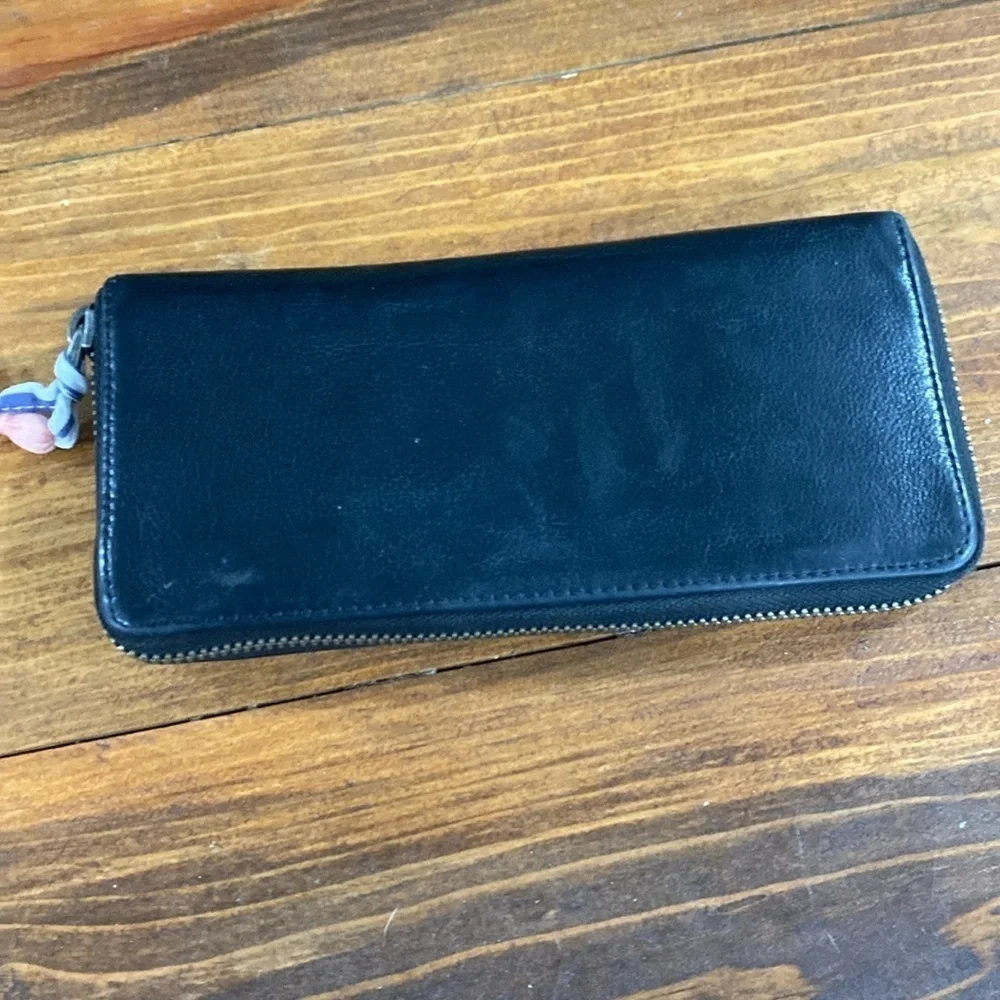 Liebeskind leather wallet full zipper closure tassel pull neutral black minimal